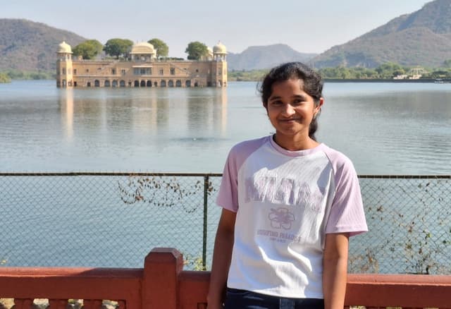 Divya Dharshini Profile